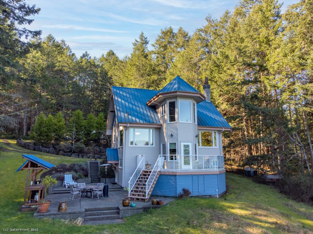 Westcoast Craftsman Oceanfront Home & Acreage! 3216 Armadale Rd., Pender Island