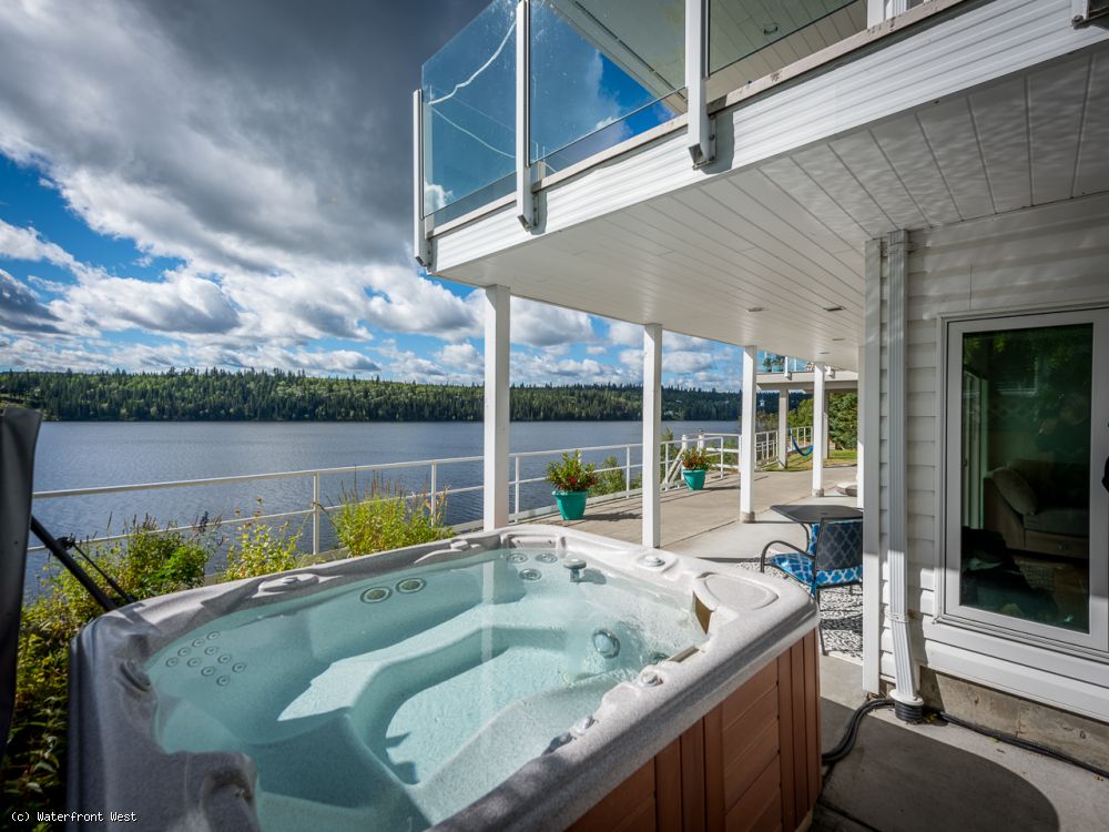 Gorgeous Executive Lakefront Home