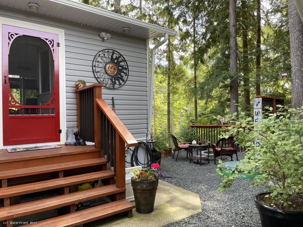 Sproat Lake Living! Enjoy the benefits of lake living without the cost and maintenance.